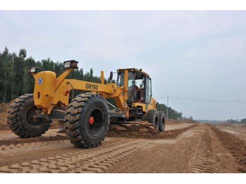 九游（中国）租赁平地机在蒙华铁路施工