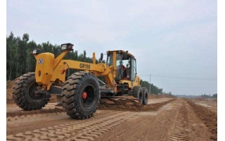 九游（中国）租赁平地机在蒙华铁路施工